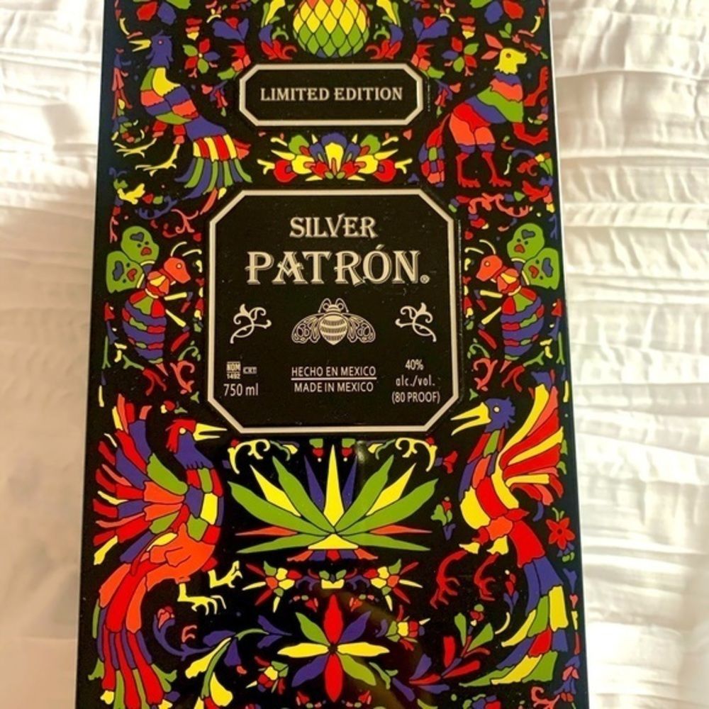 PATRON TEQUILA COLLECTORS EDITION TIN FULL OF ASSORTED SIZE PATRON CORKS - Picture 3 of 3